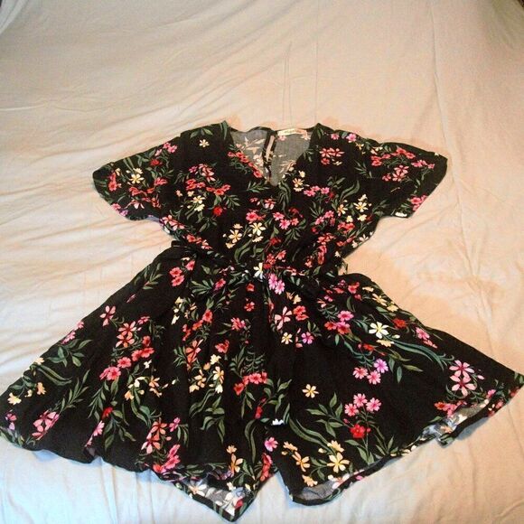 Haptics by Holly Harper Floral V-Neck Romper with Belt New without Tags - Picture 1 of 5